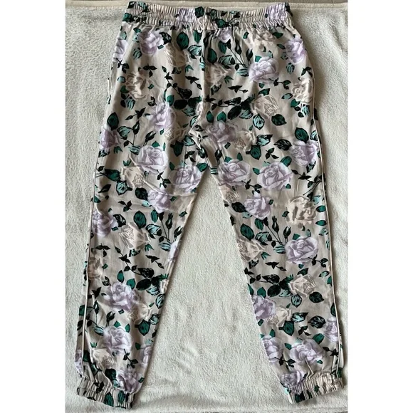 Aritzia Talula Cropped Lightweight Floral Pants/Joggers - Picture 4 of 4
